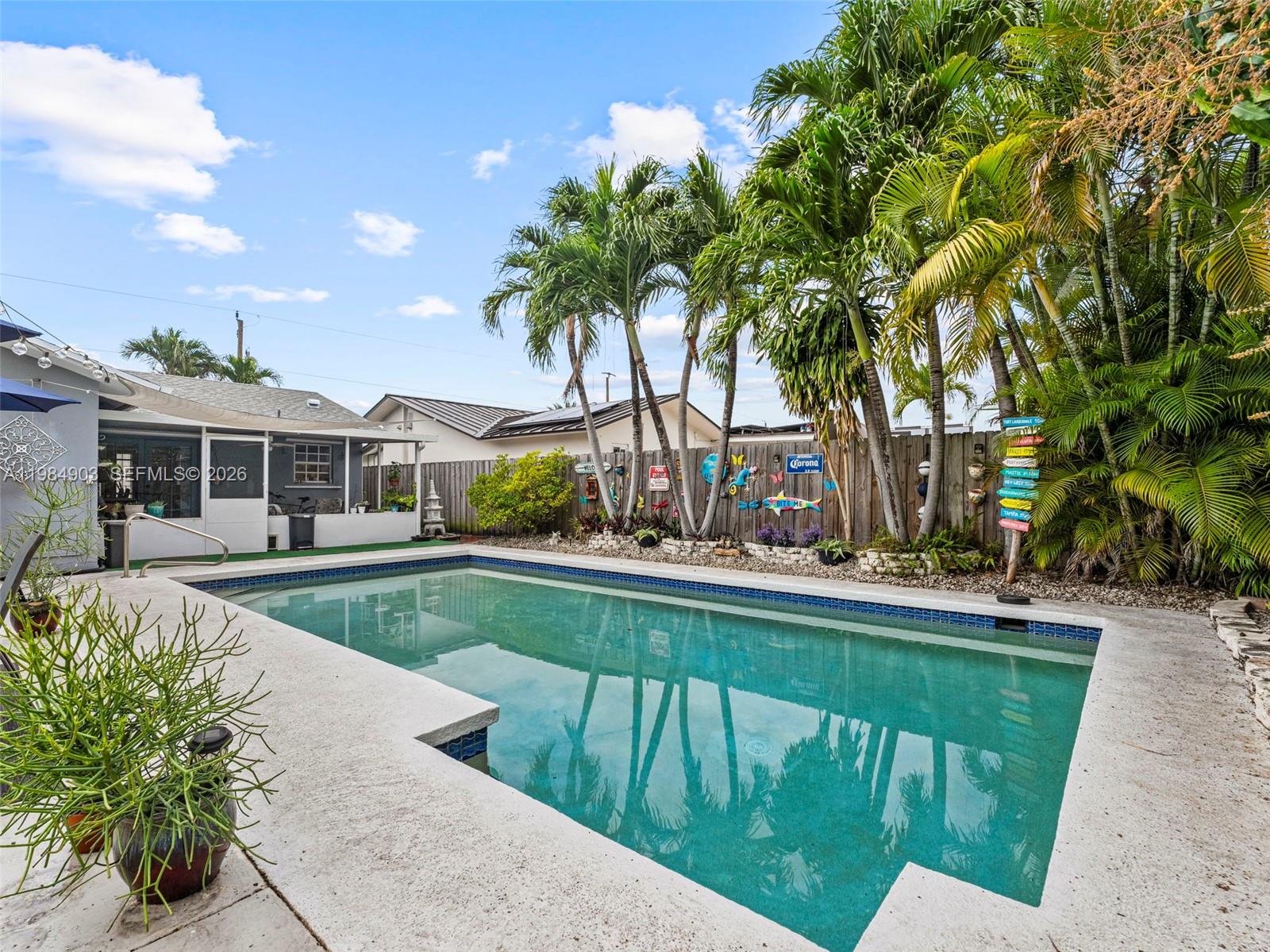 13811 SW 14th St Miami, FL 33184