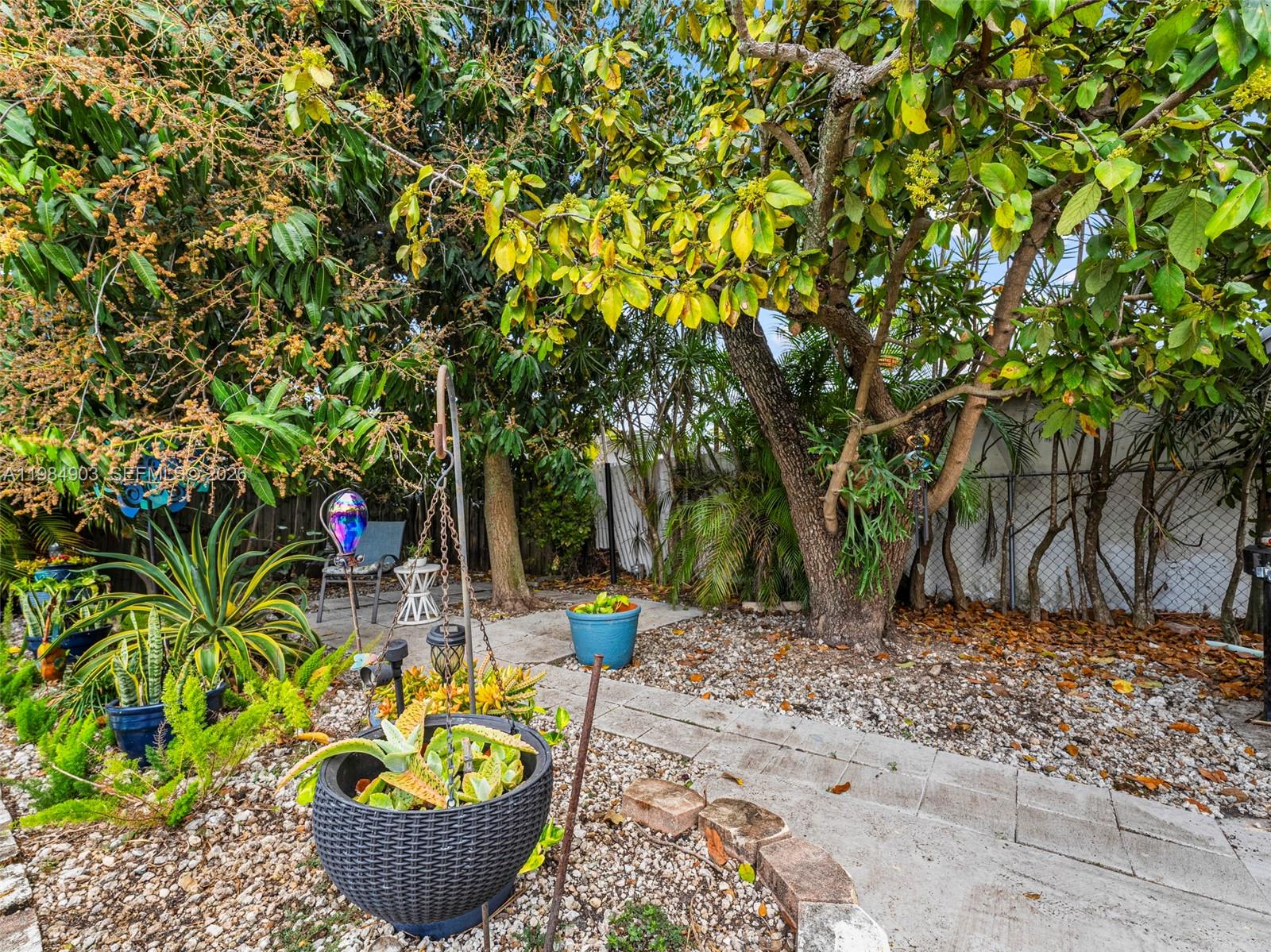 13811 SW 14th St Miami, FL 33184