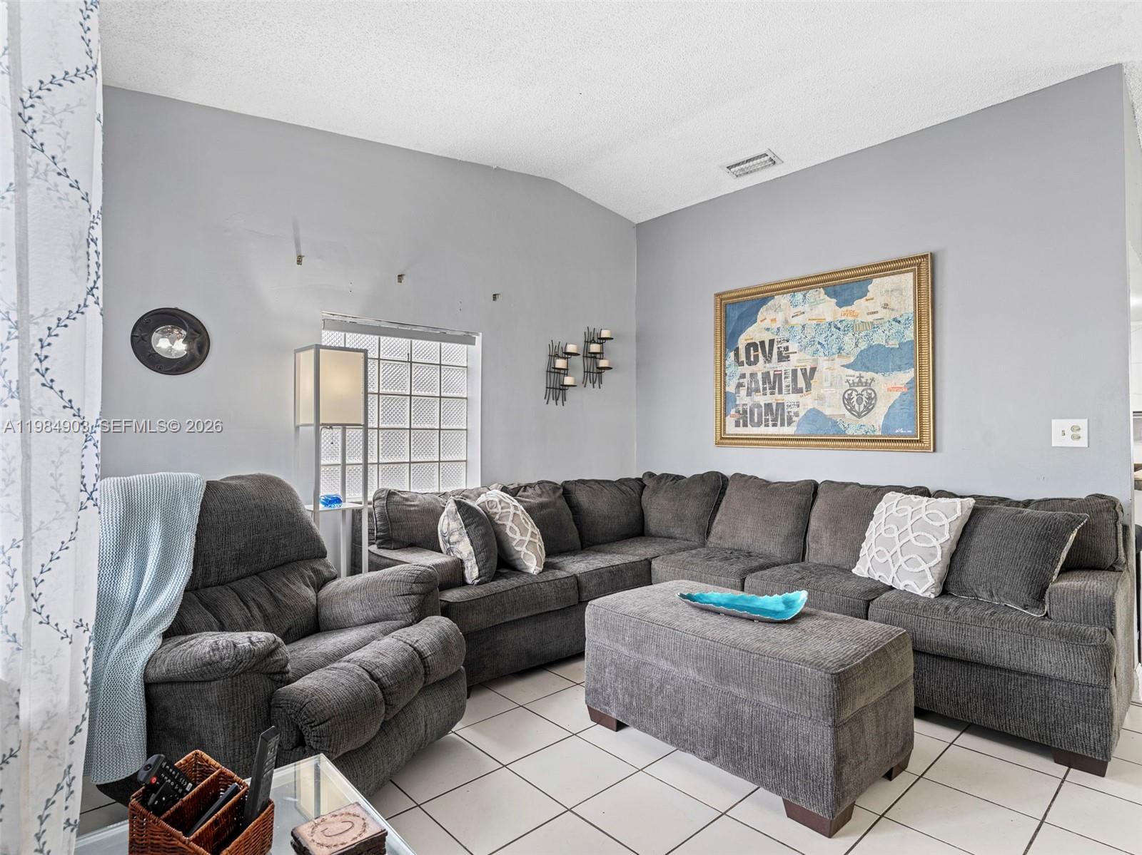 13811 SW 14th St Miami, FL 33184