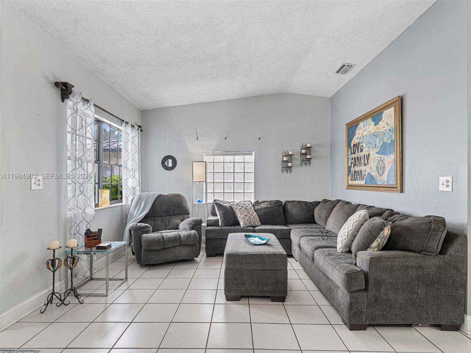 13811 SW 14th St Miami, FL 33184