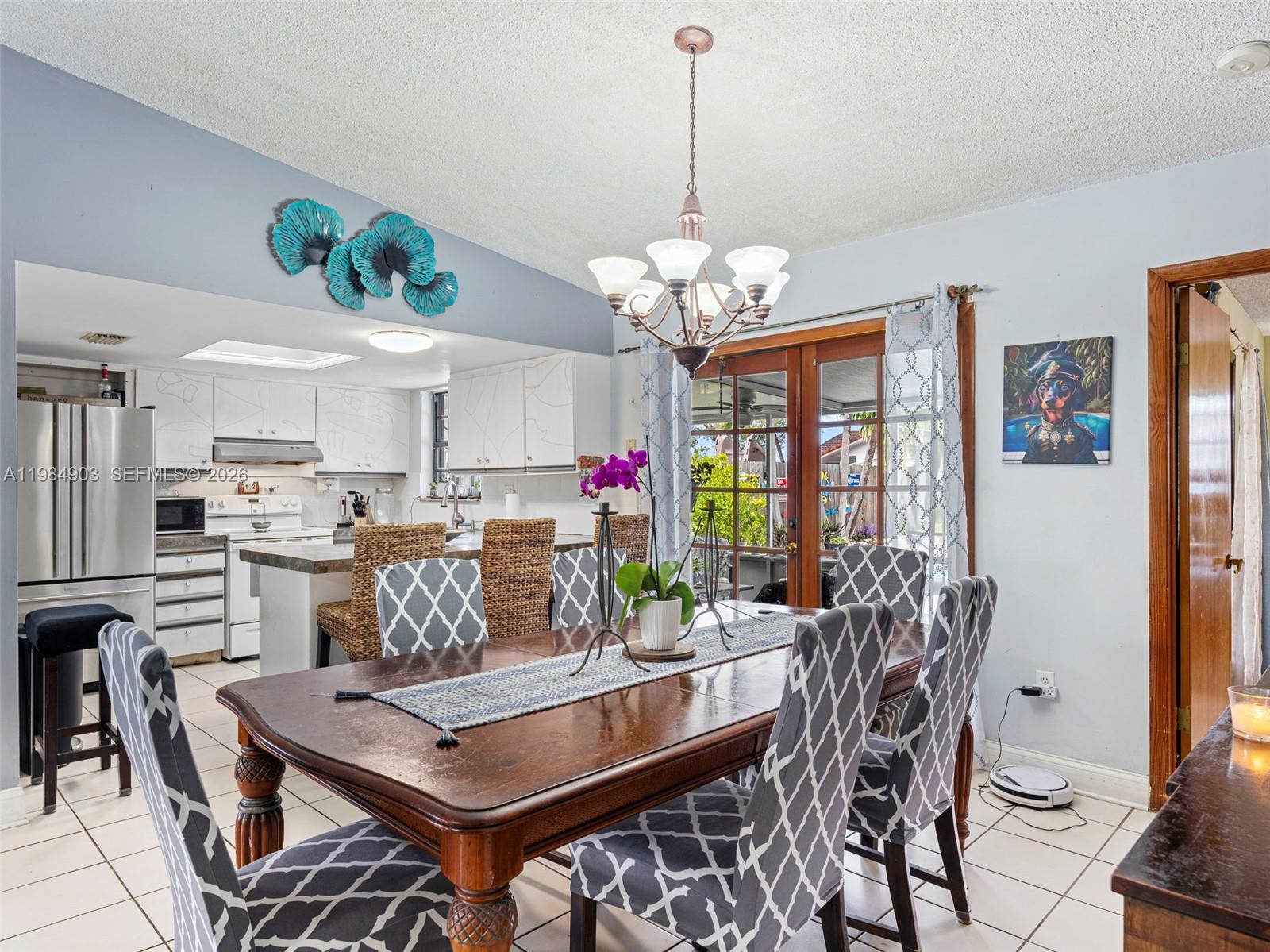 13811 SW 14th St Miami, FL 33184