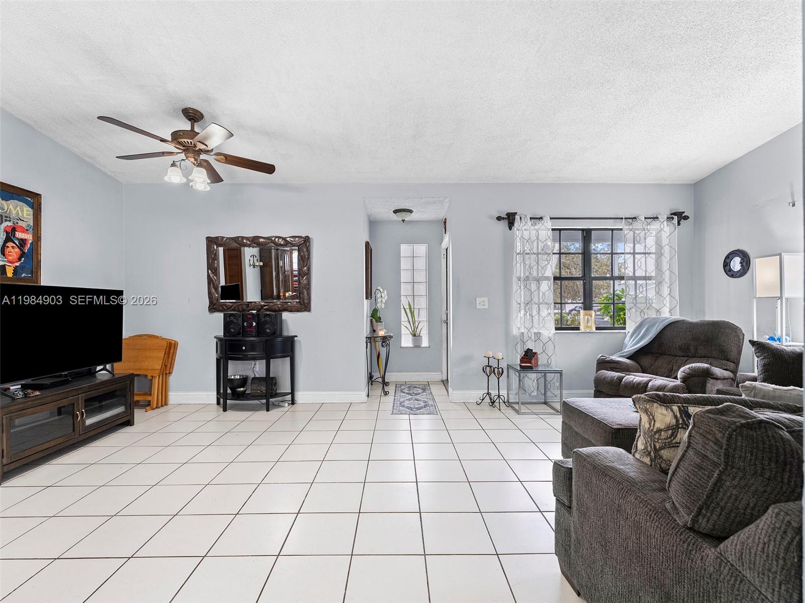 13811 SW 14th St Miami, FL 33184