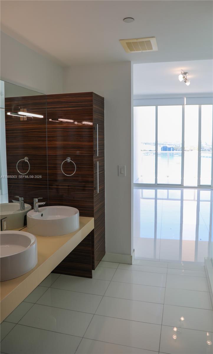 image Paramount Bay16