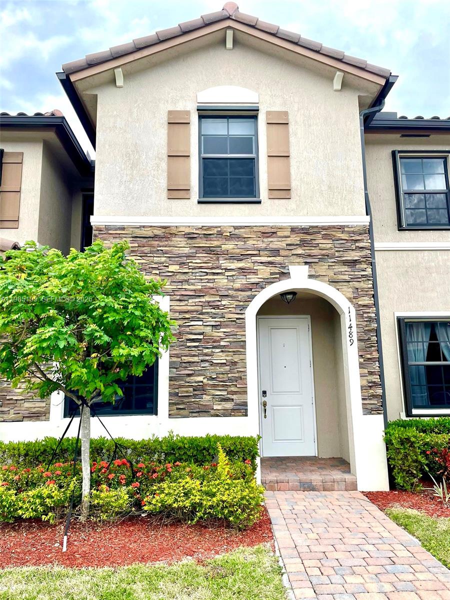 11489 SW 250th St #11489