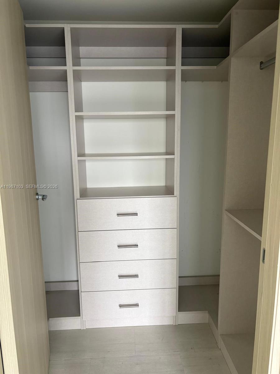 image Brickell Flatiron40