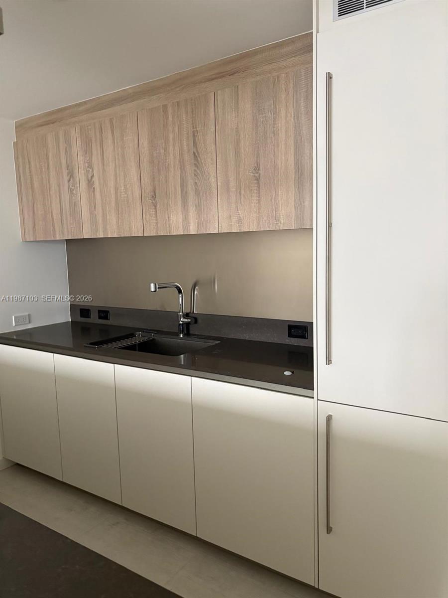 image Brickell Flatiron45