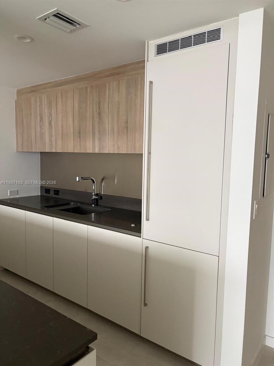 image Brickell Flatiron48