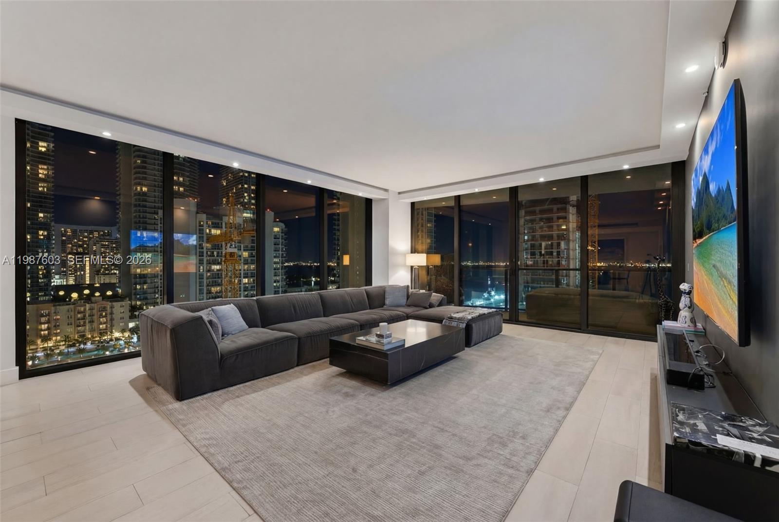 460 NE 28th St #1601