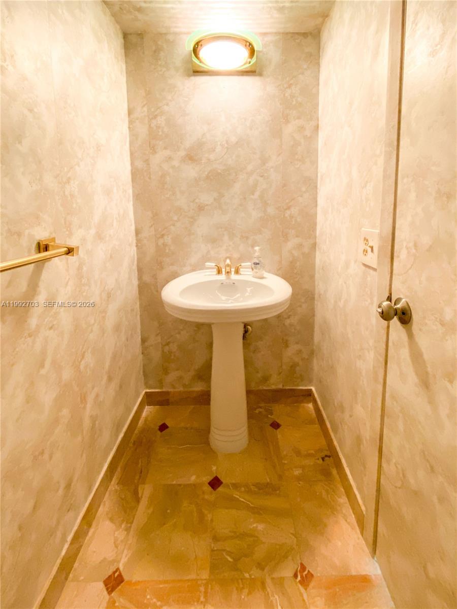 9800 W Bay Hbr Dr #602 Bay Harbor Islands, FL 33154