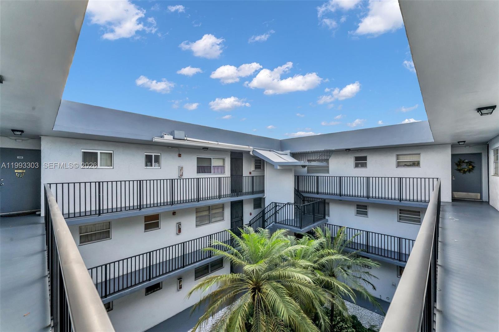 1800 SW 25th St #2305 Miami, FL 33133