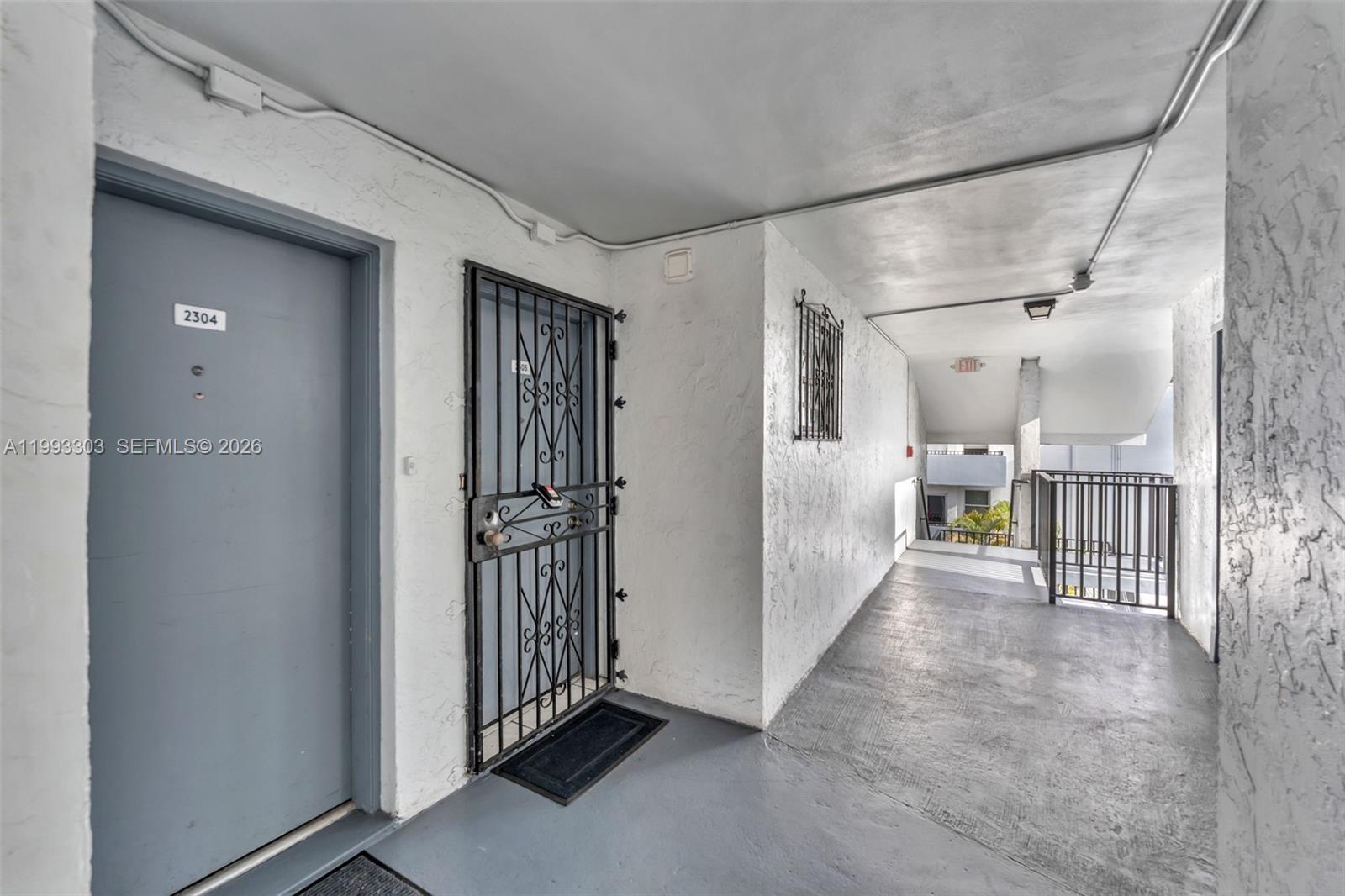 1800 SW 25th St #2305 Miami, FL 33133