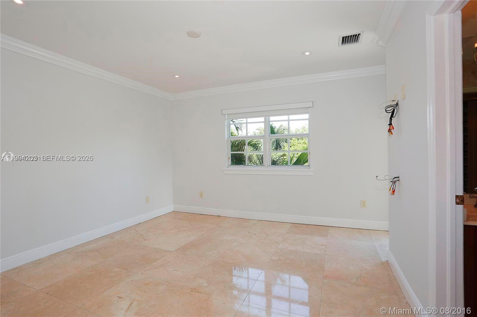 592 Fernwood Rd #B Key Biscayne, FL 33149