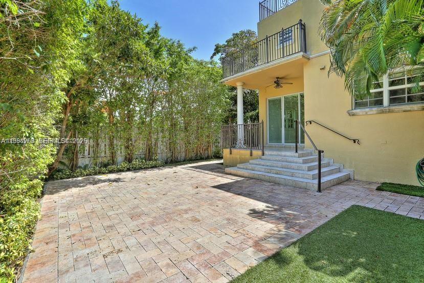 592 Fernwood Rd #B Key Biscayne, FL 33149