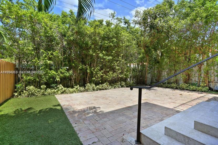 592 Fernwood Rd #B Key Biscayne, FL 33149