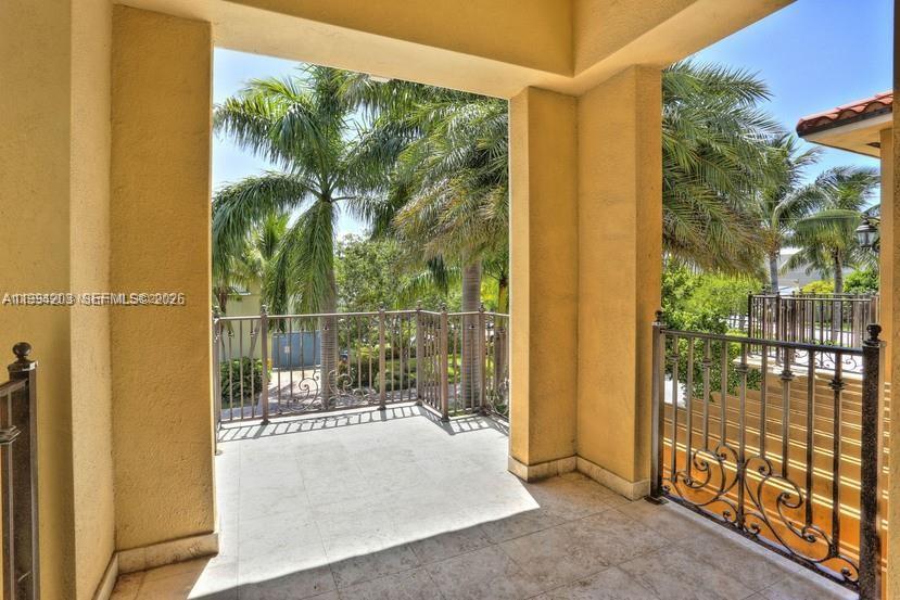 592 Fernwood Rd #B Key Biscayne, FL 33149