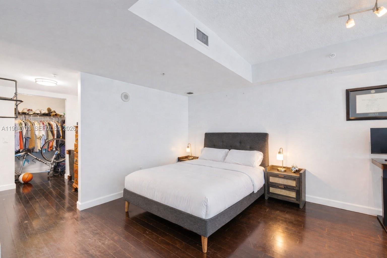 41 SE 5th St #1306 Miami, FL 33131