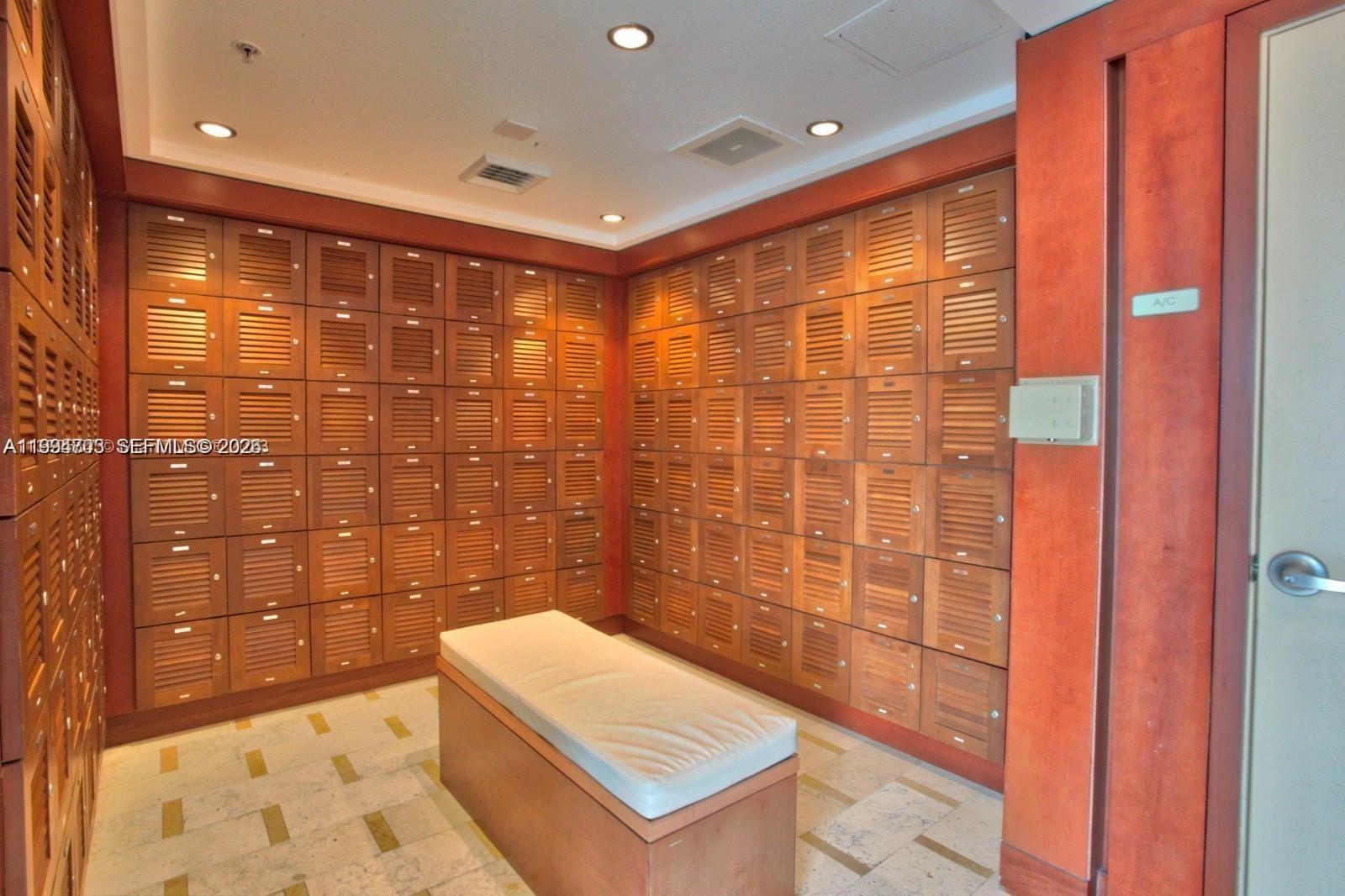 41 SE 5th St #1306 Miami, FL 33131