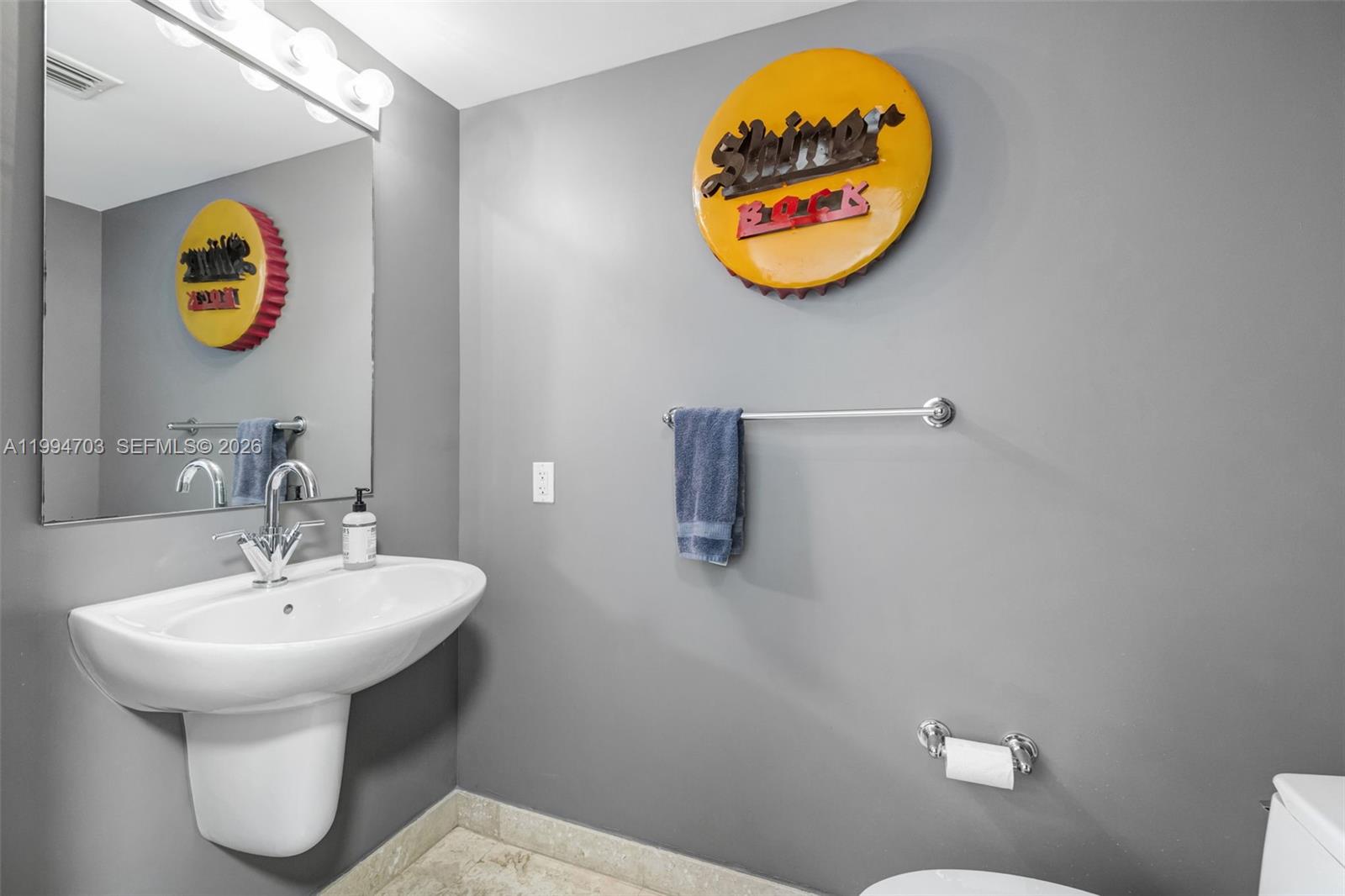 41 SE 5th St #1306 Miami, FL 33131