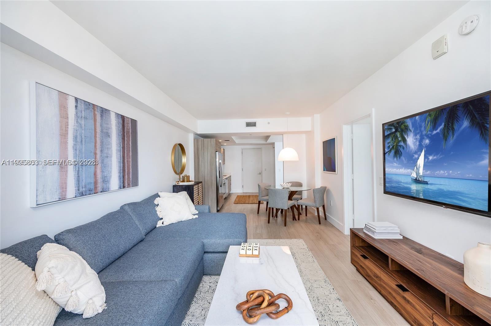 121 NE 34th St #L402