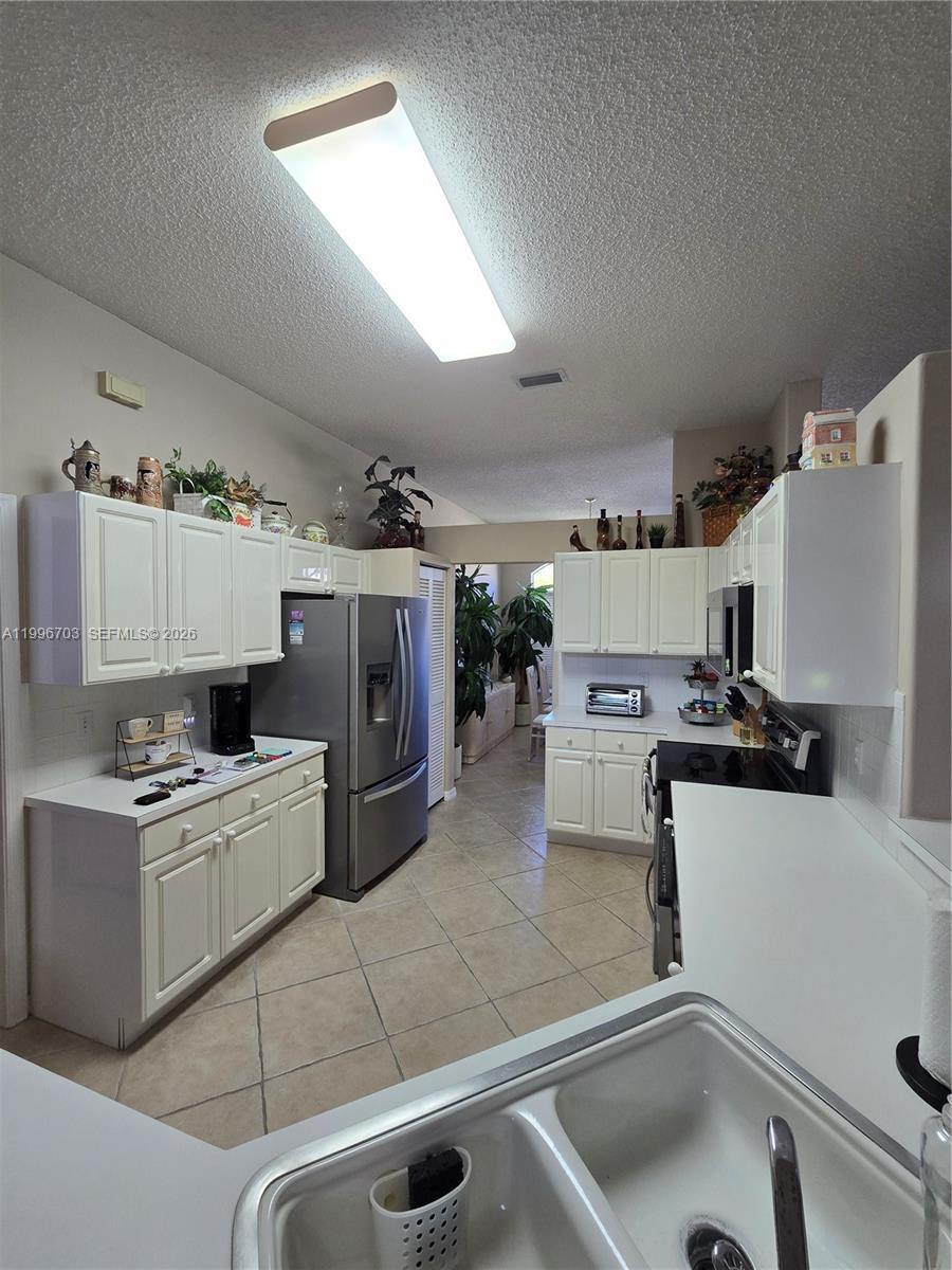 Undisclosed Address Pembroke Pines, FL 33029