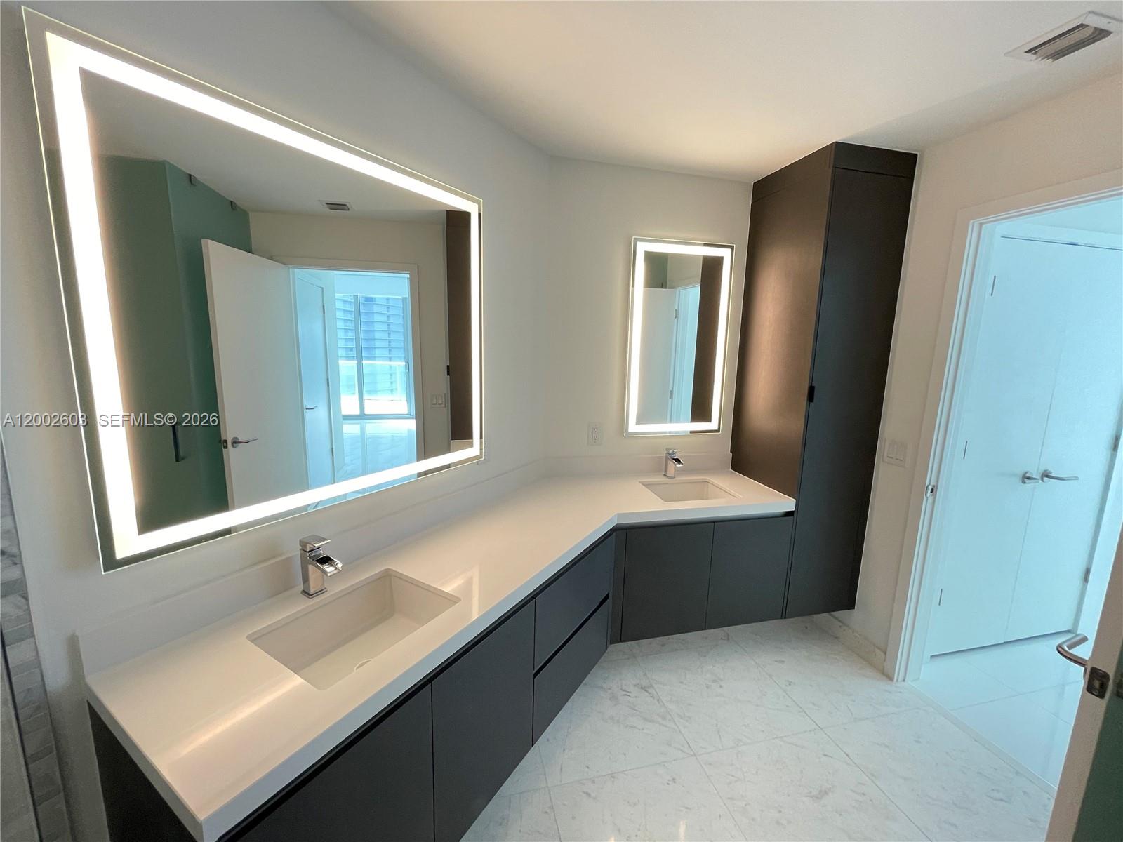 851 NE 1st Ave #3103 Miami, FL 33132