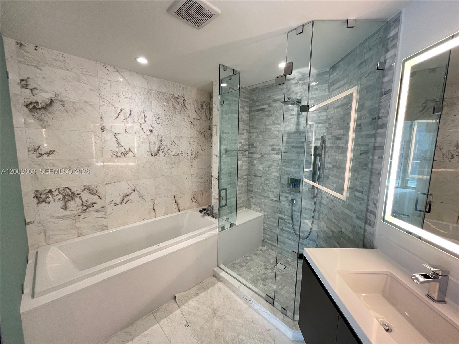 851 NE 1st Ave #3103 Miami, FL 33132