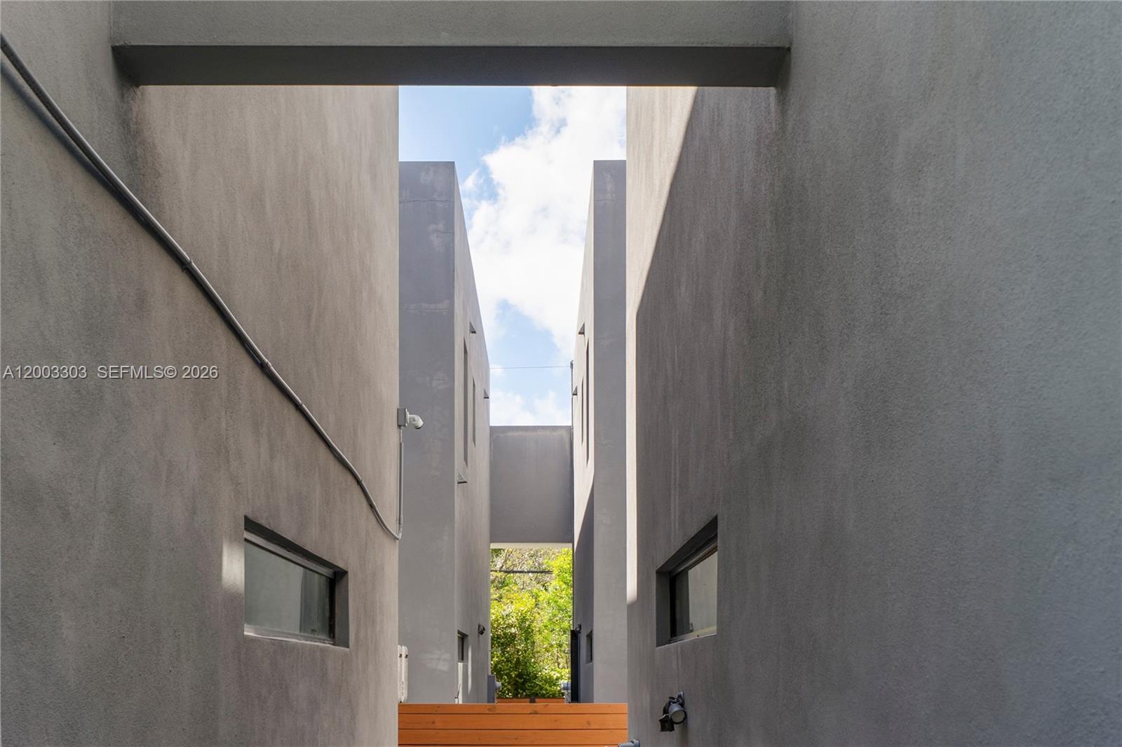 2955 Shipping Ave #2955 Miami, FL 33133