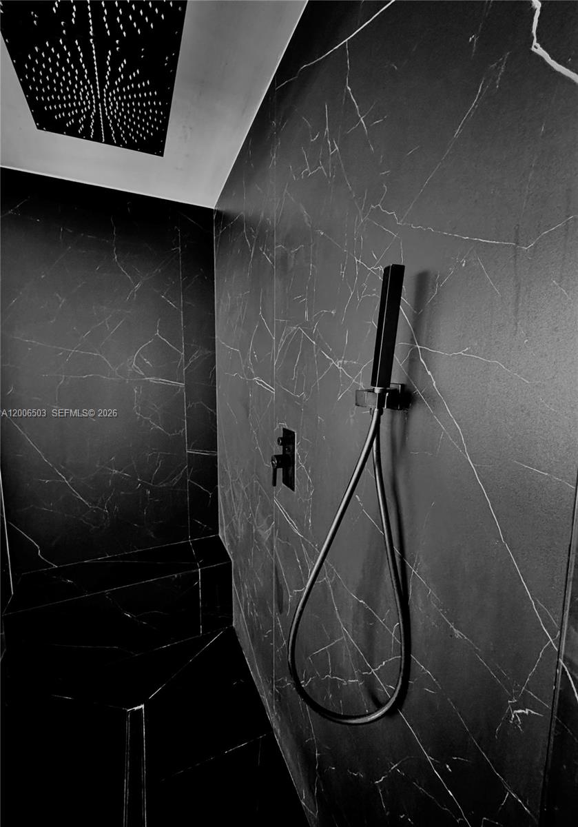 image Paramount Bay12