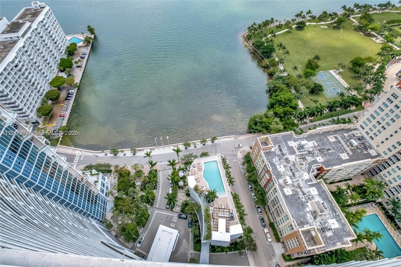 image Paramount Bay23