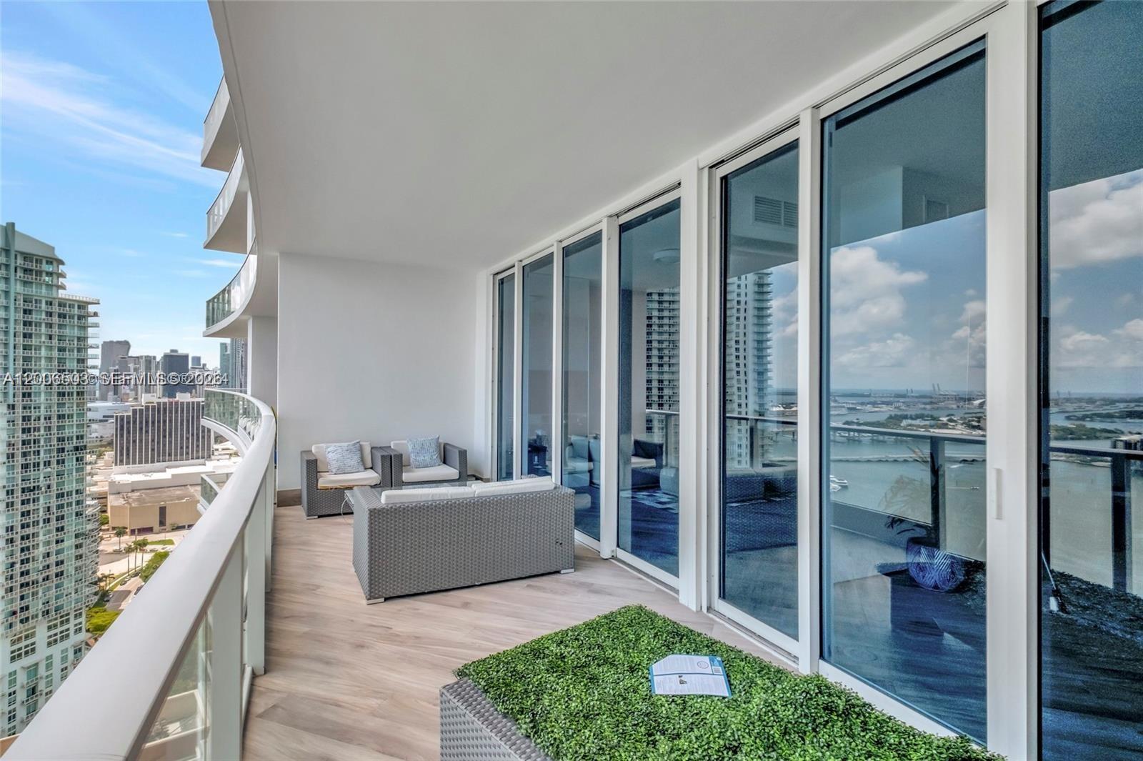 image Paramount Bay24