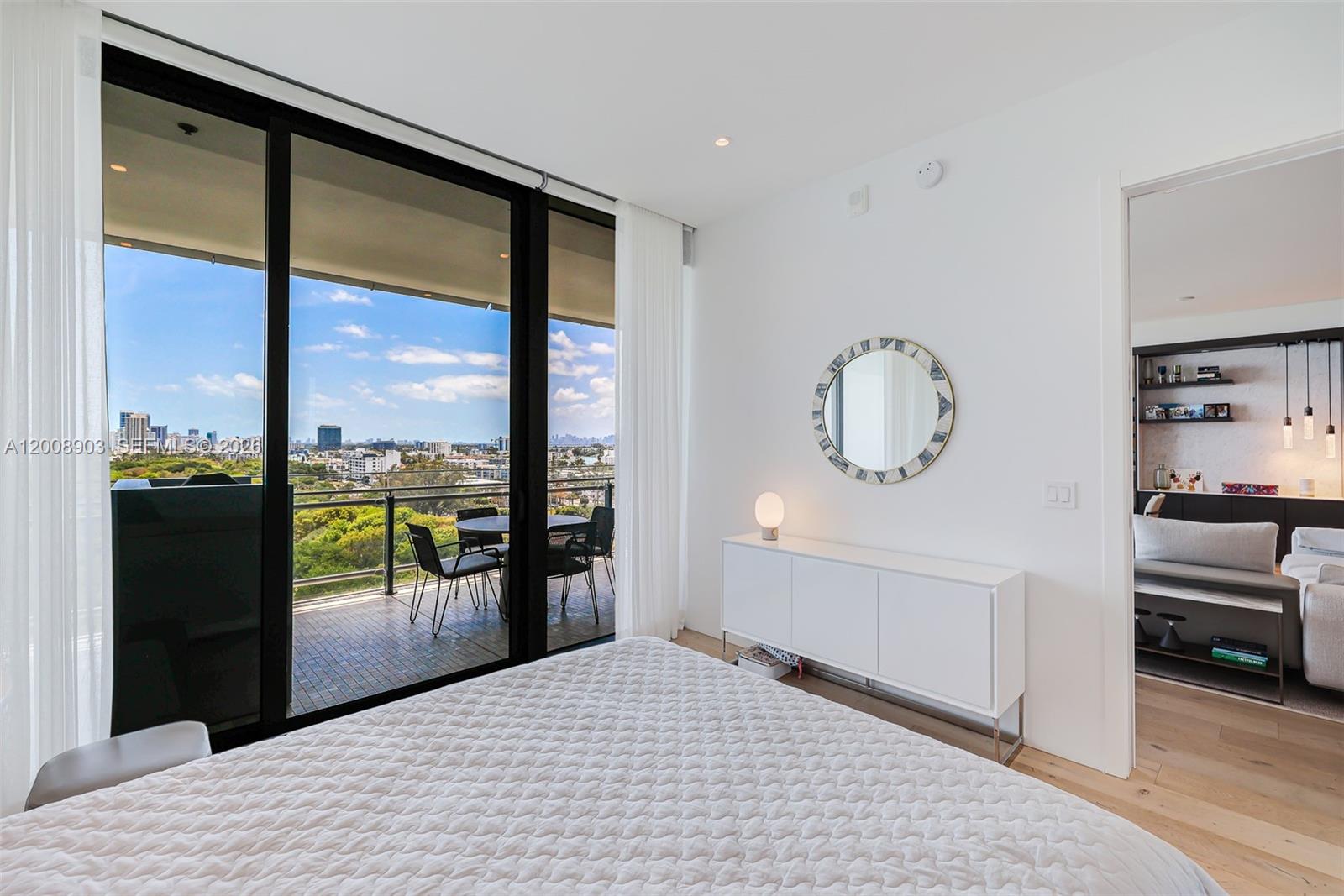8701 Collins Ave #904 Miami Beach, FL 33154