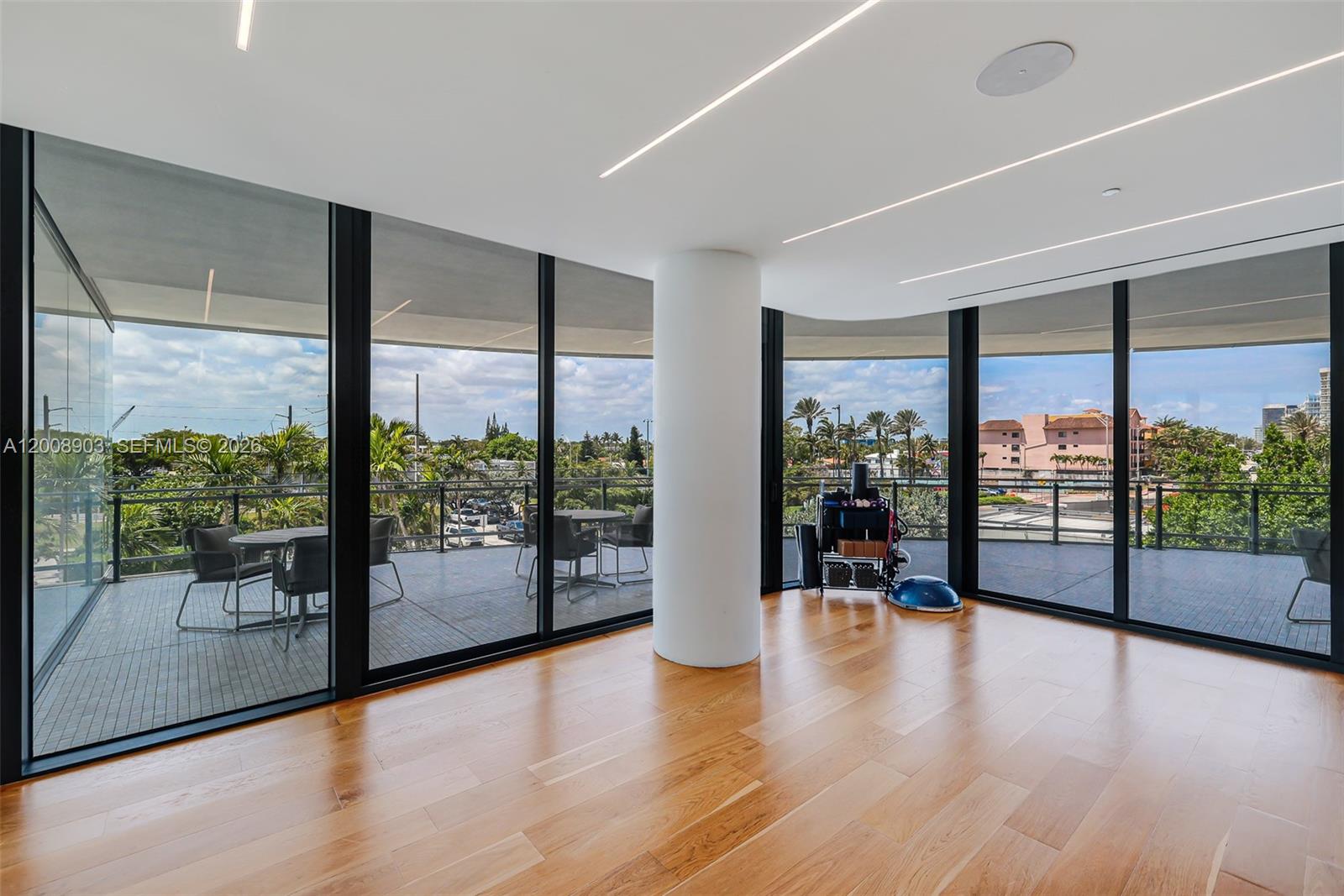 8701 Collins Ave #904 Miami Beach, FL 33154