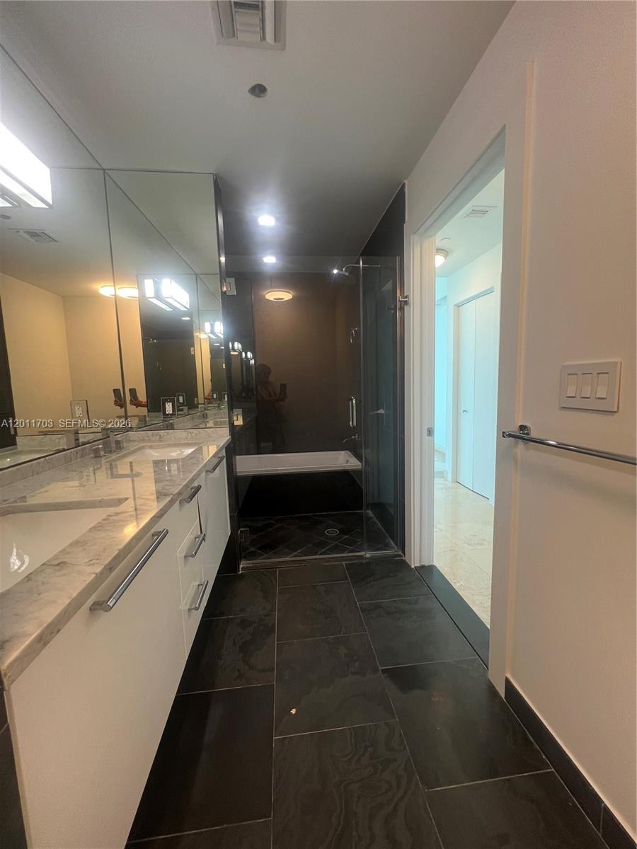 900 Biscayne Blvd #2904 Miami, FL 33132
