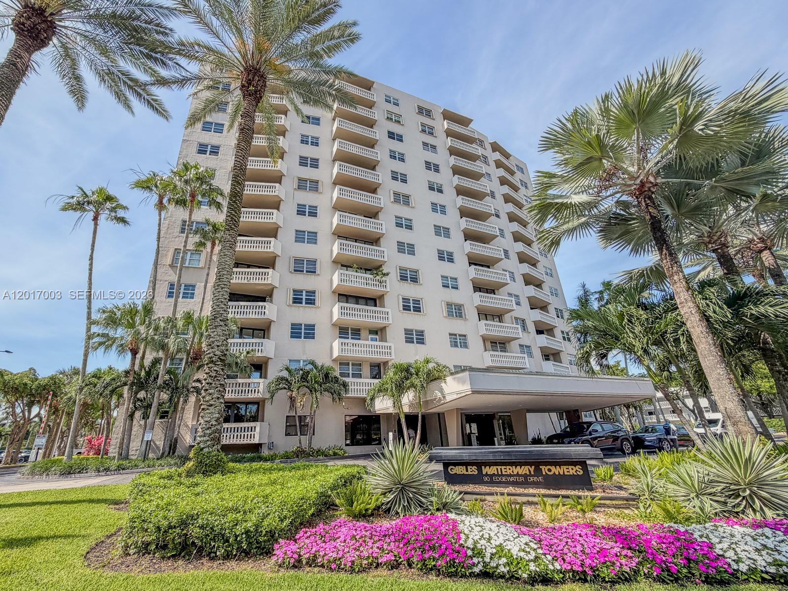 90 Edgewater Dr #114