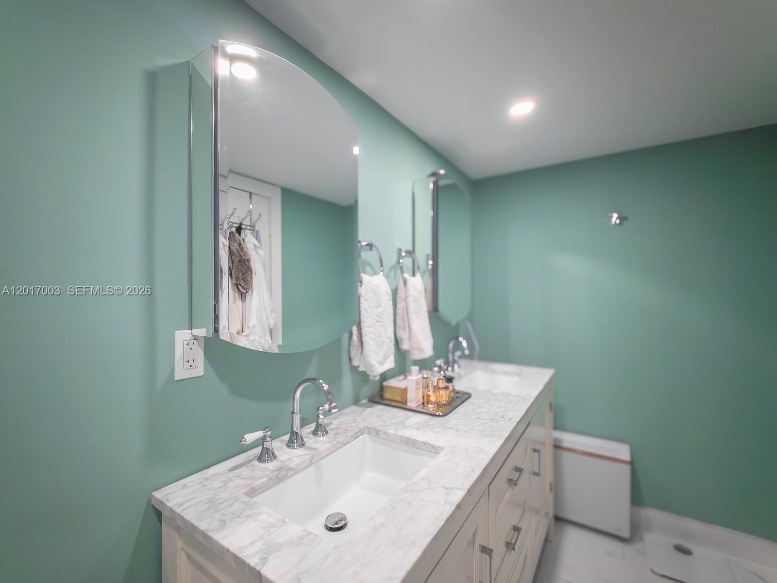 90 Edgewater Dr #114 Coral Gables, FL 33133