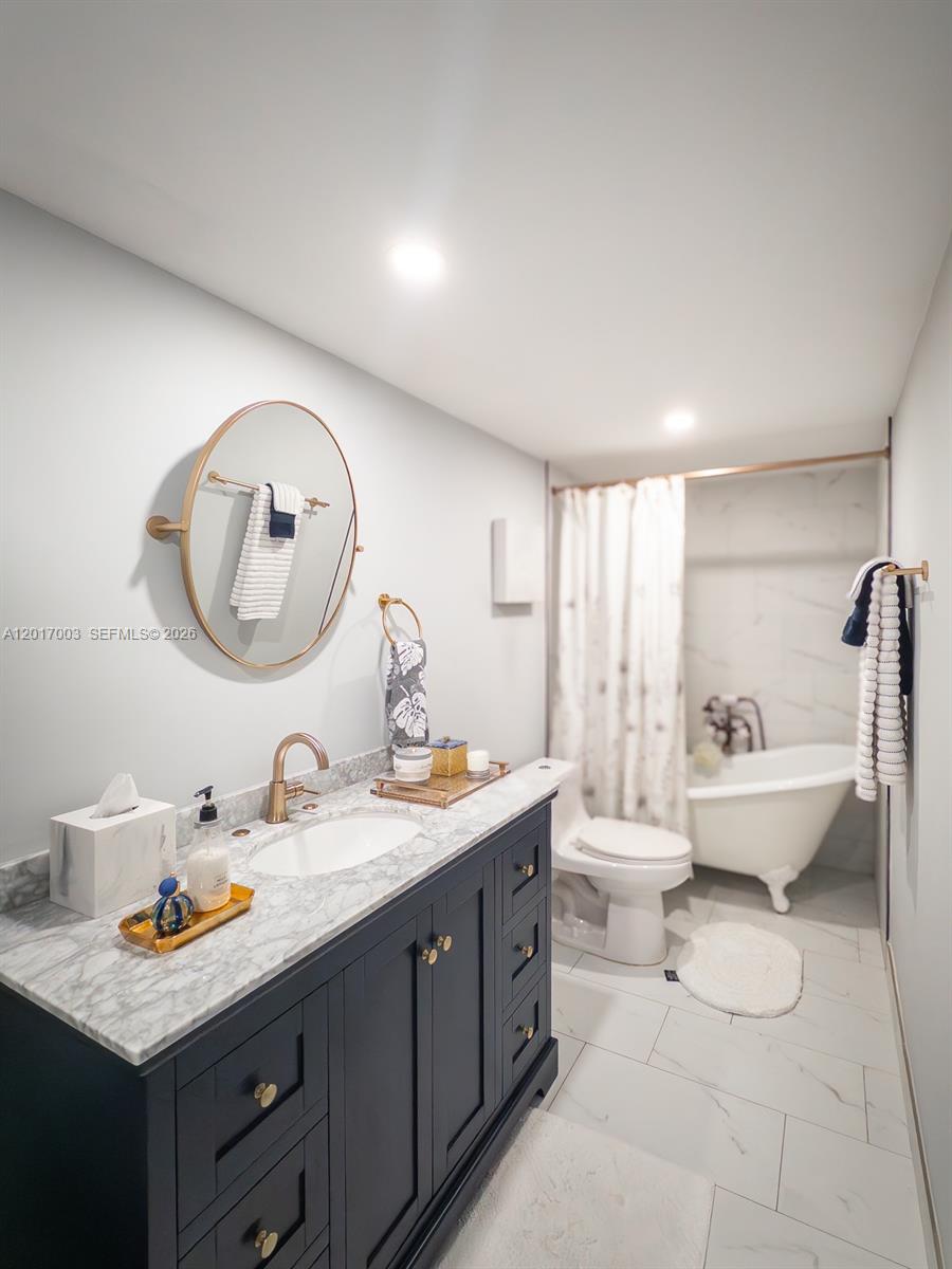 90 Edgewater Dr #114 Coral Gables, FL 33133