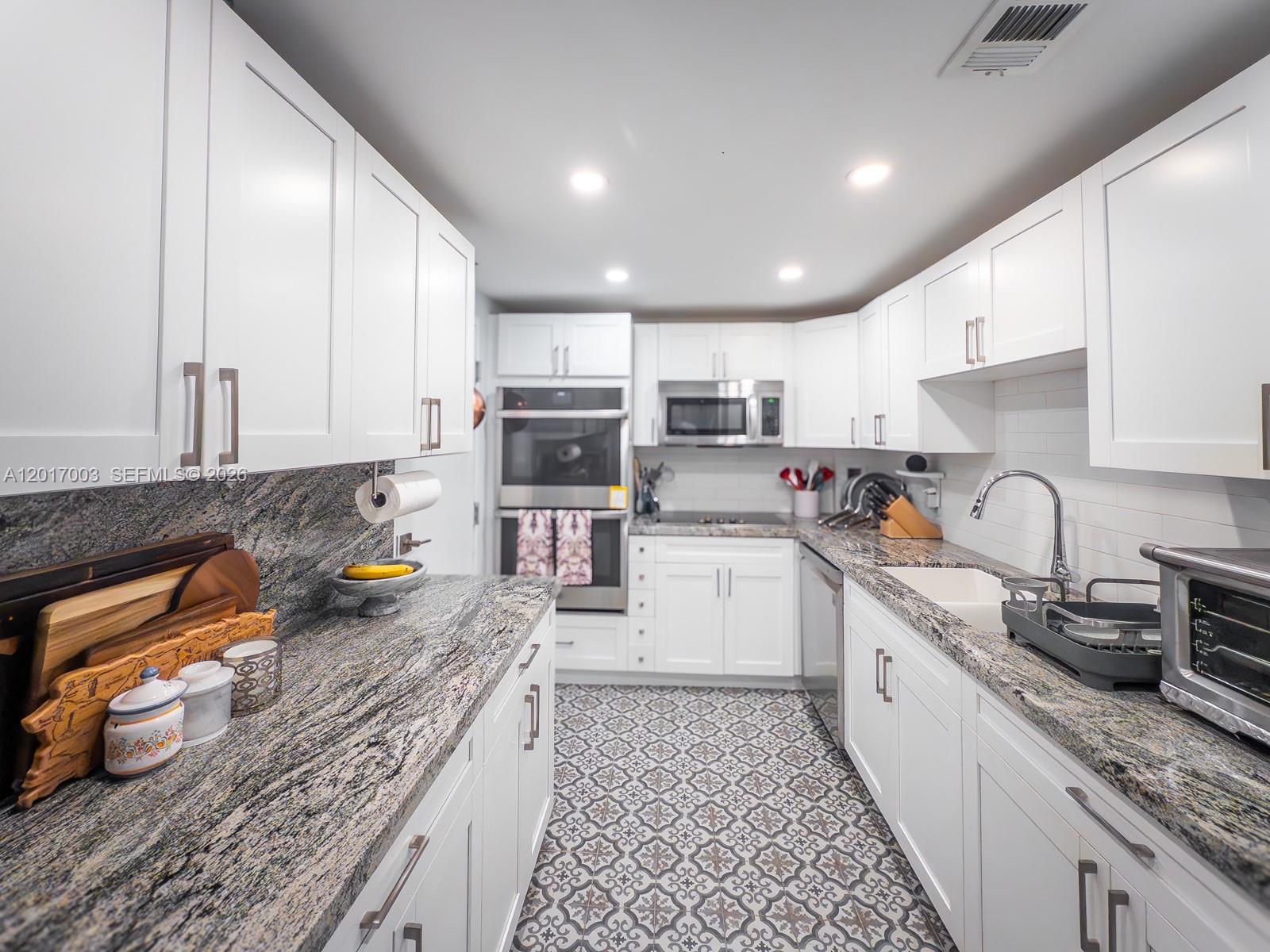 90 Edgewater Dr #114 Coral Gables, FL 33133