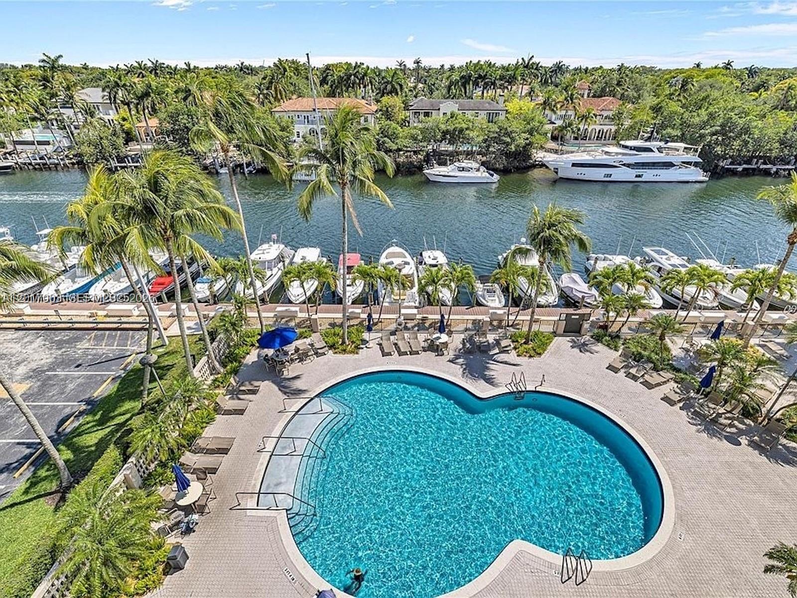 90 Edgewater Dr #114 Coral Gables, FL 33133