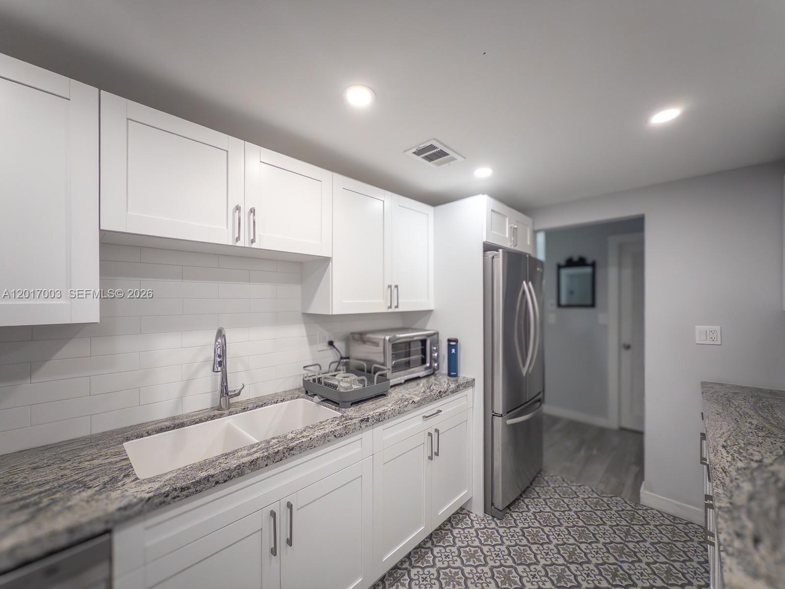 90 Edgewater Dr #114 Coral Gables, FL 33133