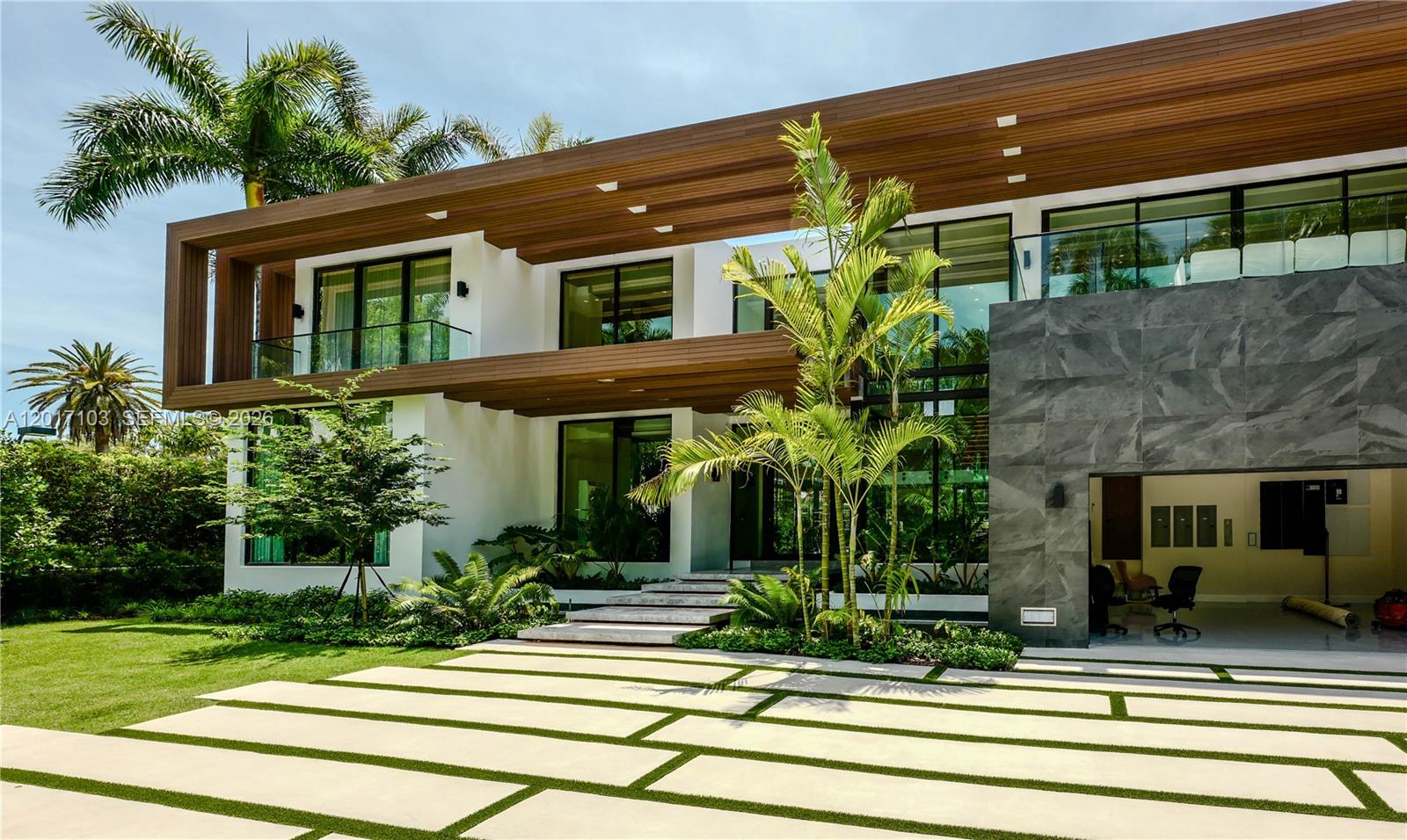 2520 Shelter Ave Miami Beach, FL 33140