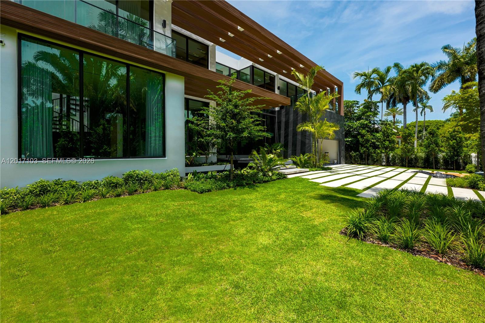 2520 Shelter Ave Miami Beach, FL 33140