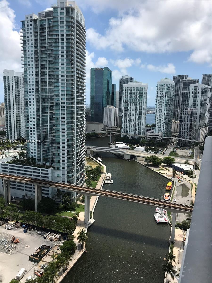 185 SW 7th St #2805
