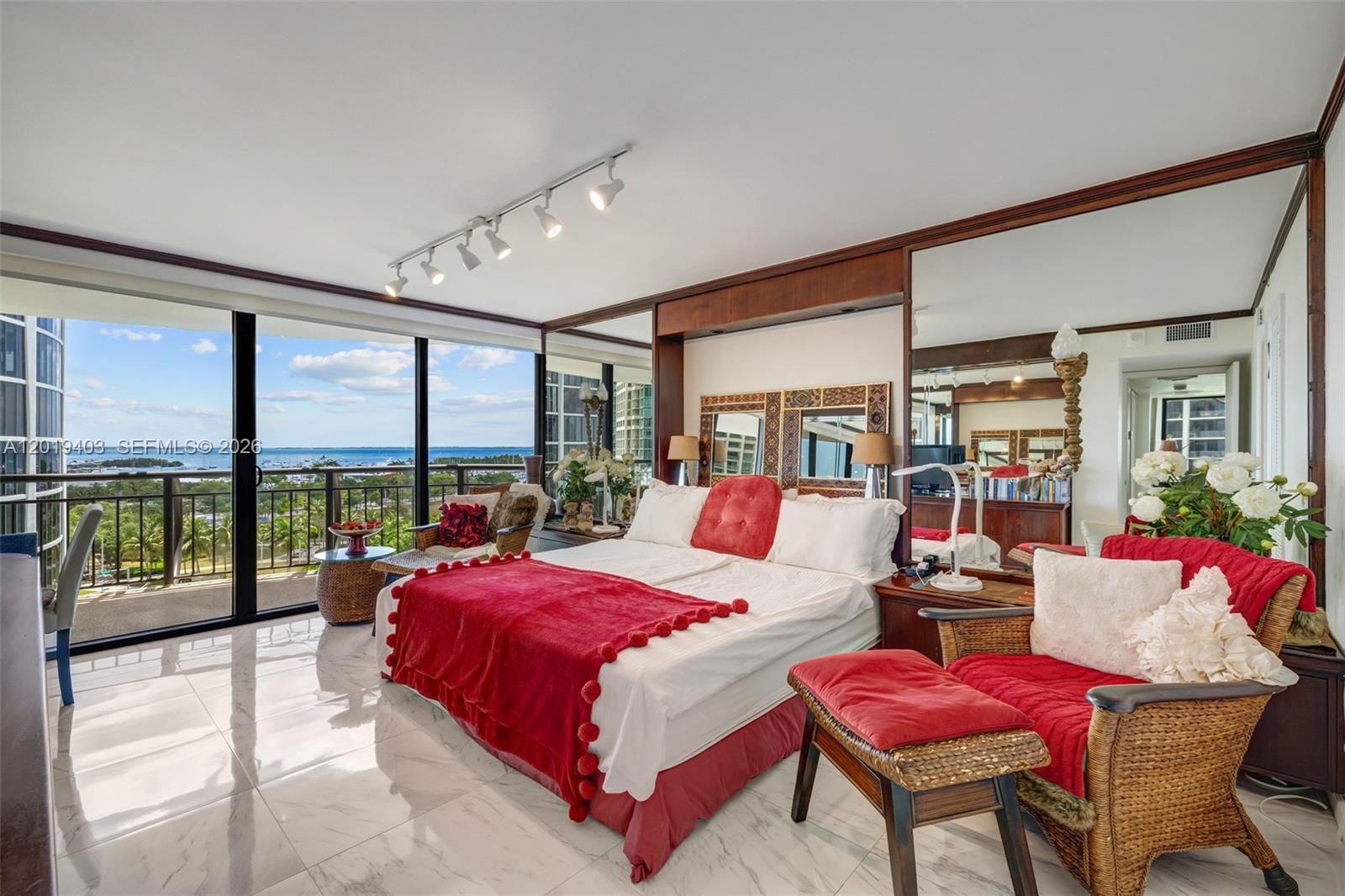 2843 S Bayshore Dr #11F Miami, FL 33133