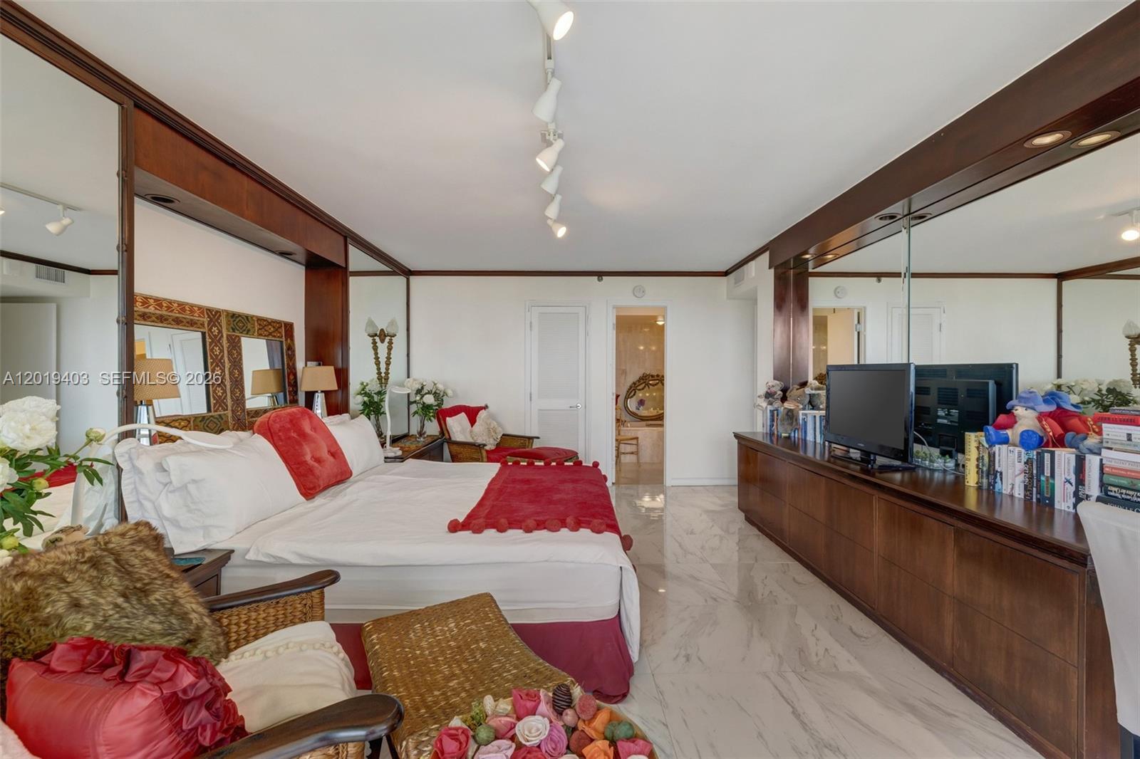 2843 S Bayshore Dr #11F Miami, FL 33133