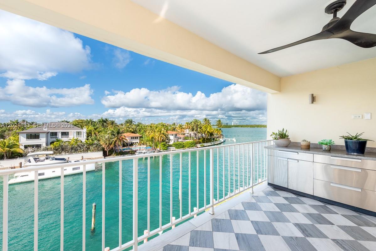 10180 W Bay Hbr Dr #4A Bay Harbor Islands, FL 33154