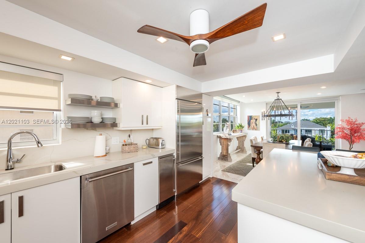 10180 W Bay Hbr Dr #4A Bay Harbor Islands, FL 33154