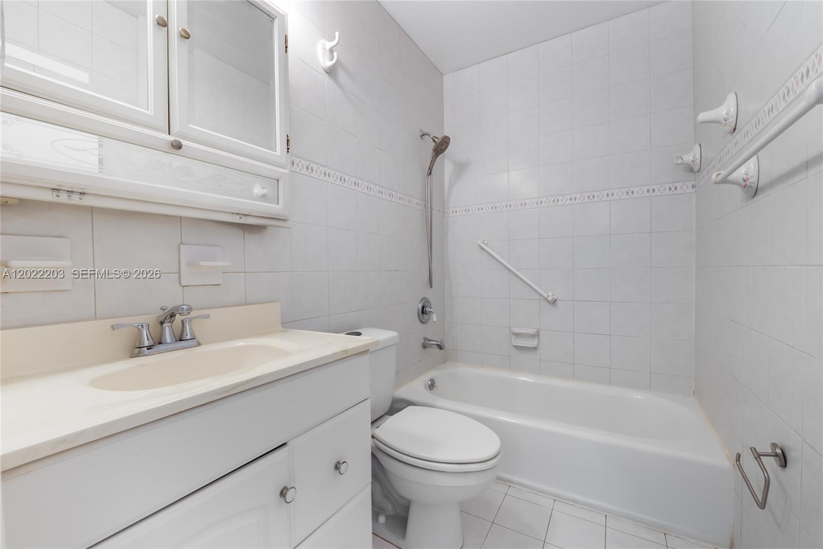 9460 Palmetto Clb Ln E Palmetto Bay, FL 33157