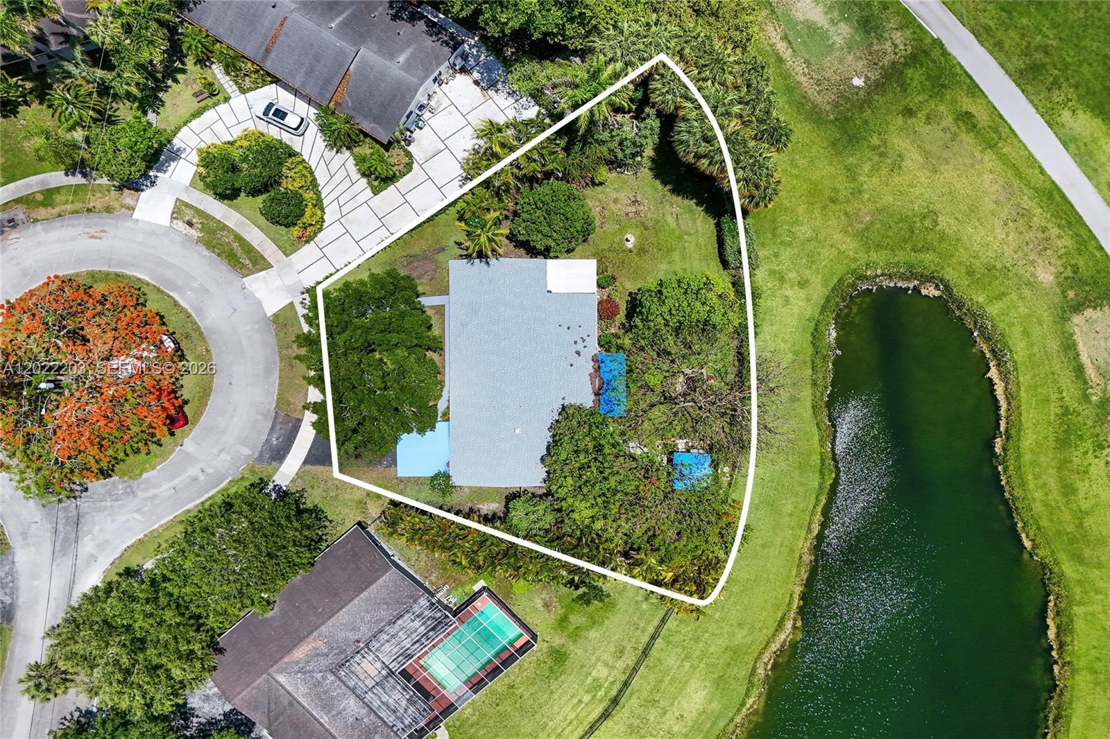 9460 Palmetto Clb Ln E Palmetto Bay, FL 33157
