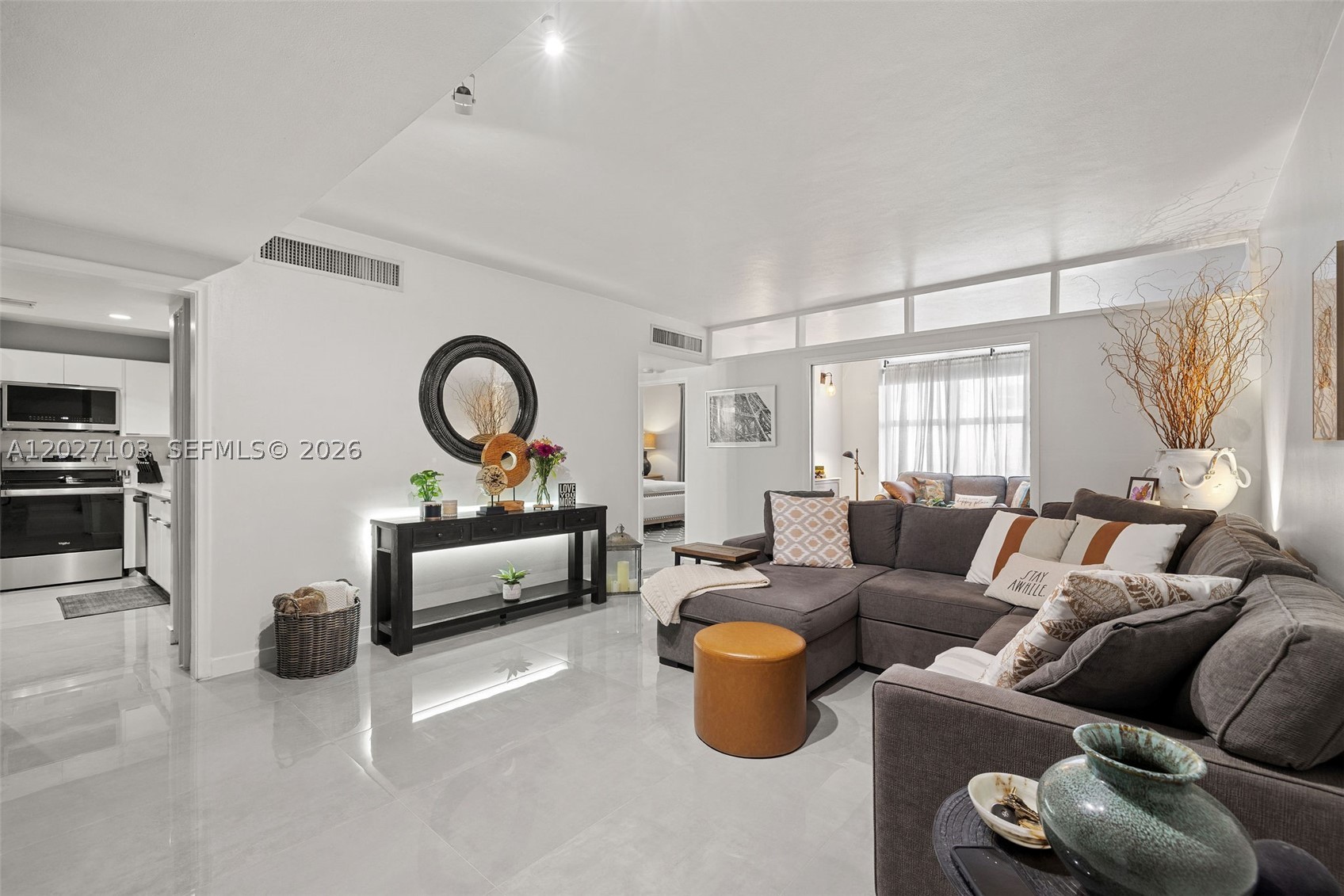 5001 Collins Ave #1E