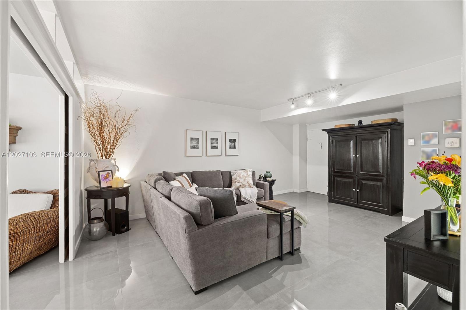 5001 Collins Ave #1E Miami Beach, FL 33140
